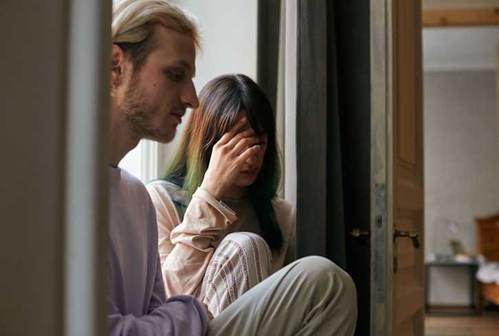 4 Essential Steps To Dealing With Jealousy In Relationships, From A Therapist