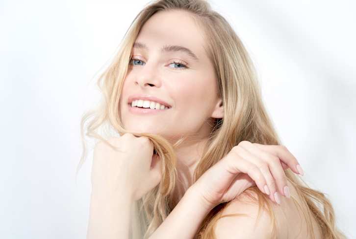 This Holy Grail Helps With Crepey Skin & Dark Spots—Here's How To Use It