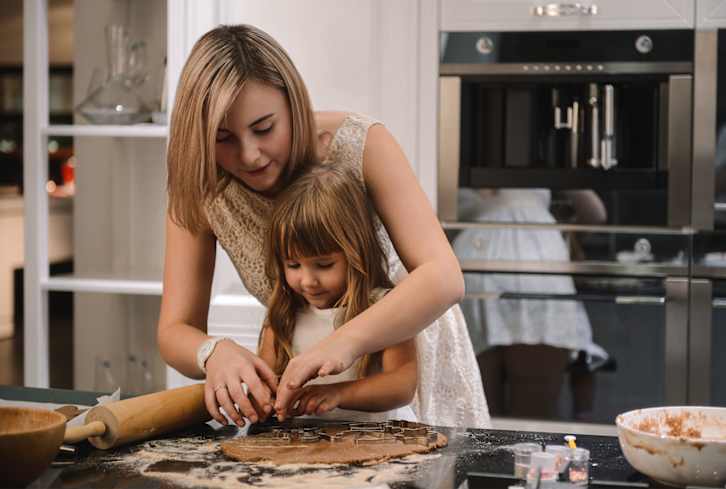 These 5-Ingredient Chocolatey Energy Bites Are Perfect For Busy Mornings