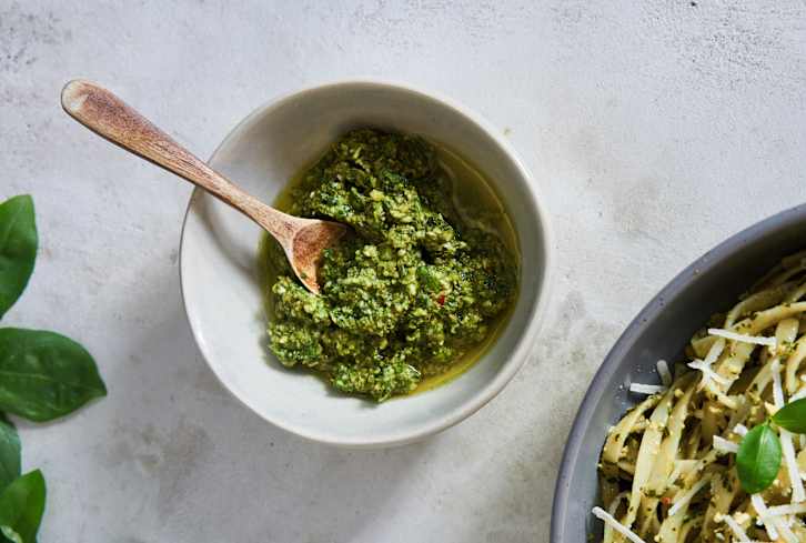 Low-FODMAP Diet Got You Missing Garlic? Try This Basil Pesto Hack For Flavor