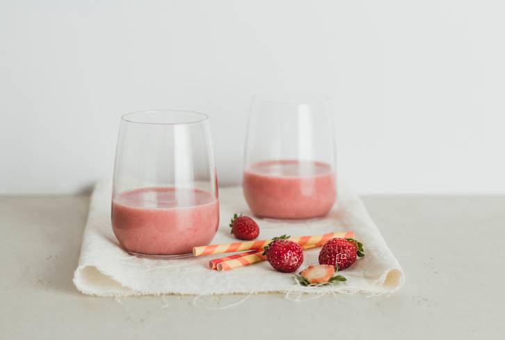 This Unexpected Ingredient Will Give Your Smoothies An Anxiety-Fighting Kick