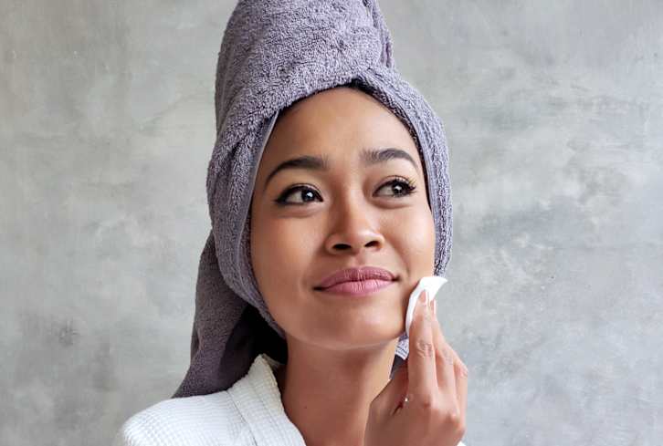 How To Clear Your Acne With An Apple Cider Vinegar Skin Toner