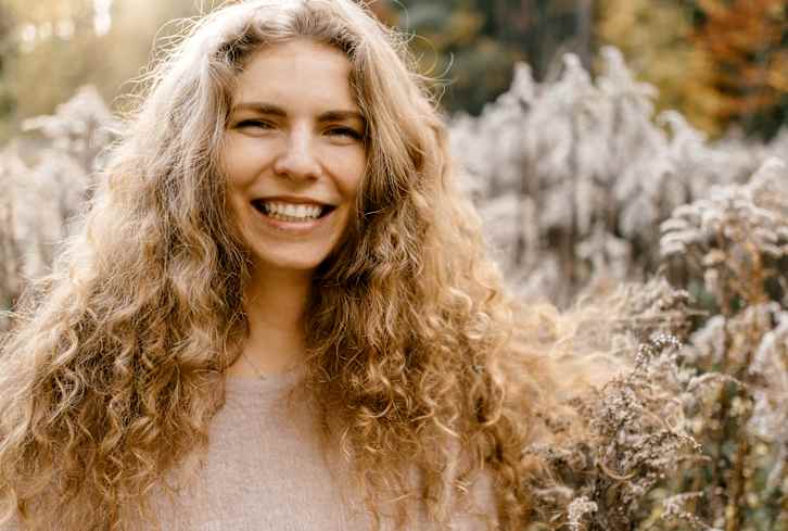 These 11 Expert-Backed Tips Will Help Frizzy Hair—No Matter The Hair Type