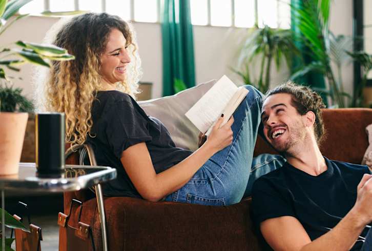 16 Signs You're In Love Platonically, Not Romantically (& What That Means)