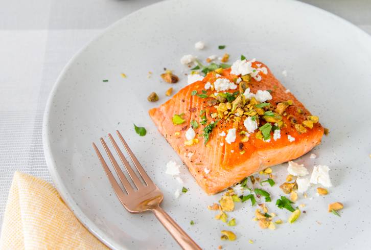 This 6-Ingredient Salmon Recipe Makes A Restaurant-Quality Weeknight Meal
