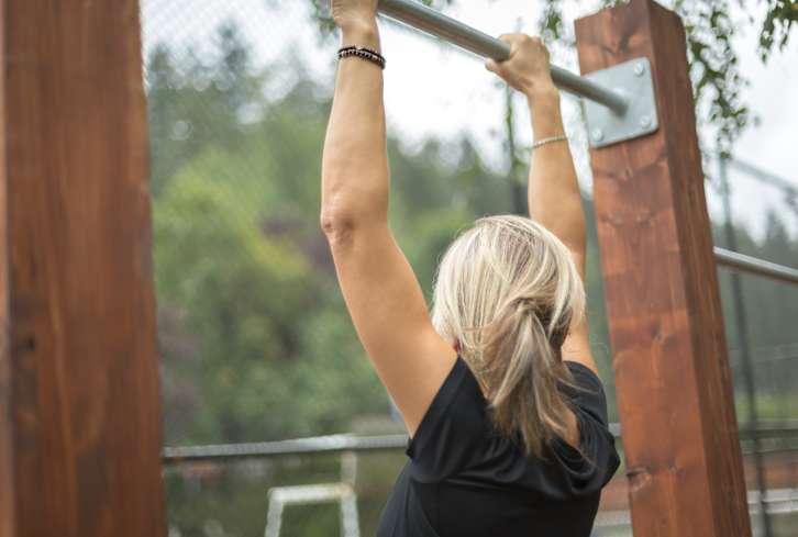 A 7-Week Plan To Master Pull-Ups (& Why This Move Is A+ For Healthy Aging)