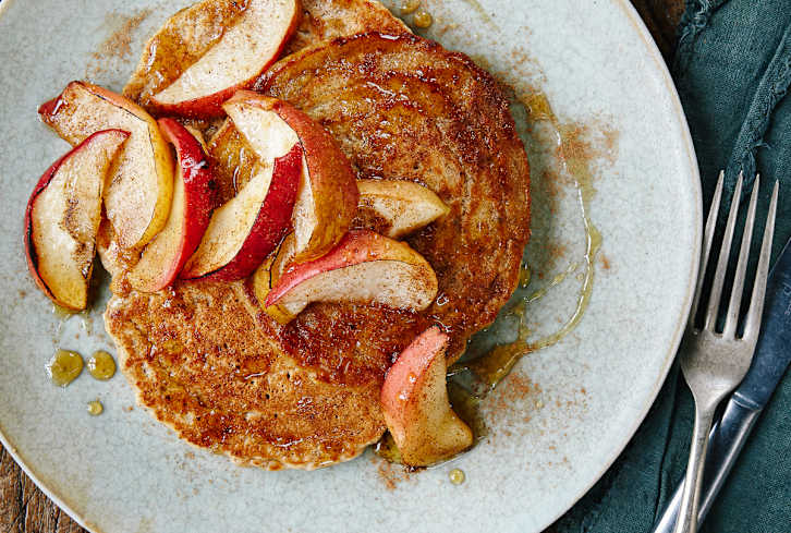 A 10-Minute Vegan Pancake Recipe With Warm, Cinnamony Apples