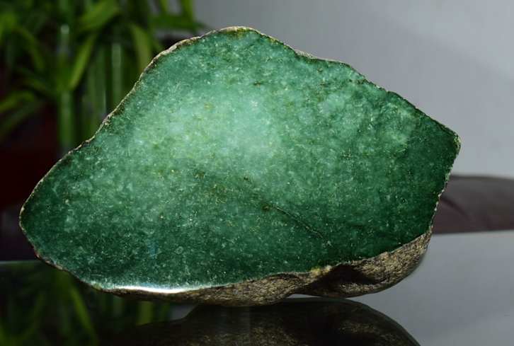 This Ultra-Lucky Stone Can Help You Manifest Money, Experts Say