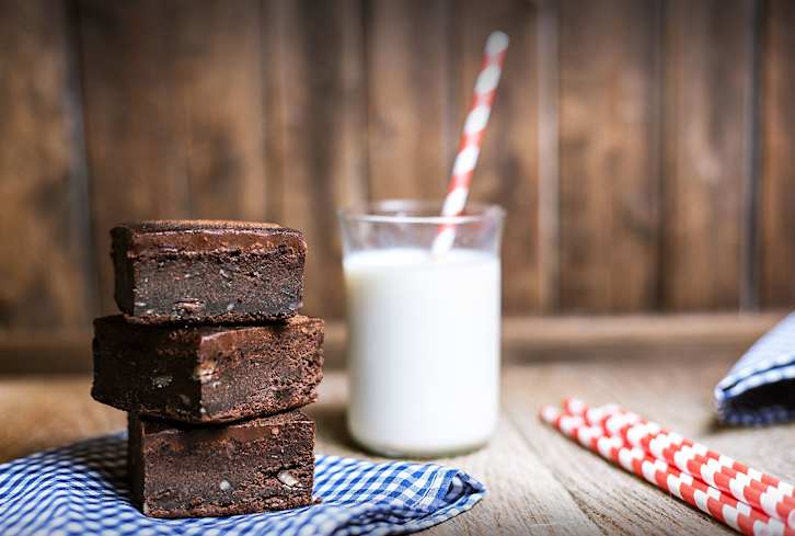 This No-Bake Chocolate Fudge Is Hiding A Secret Healthy Ingredient