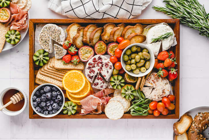 Amplify Your Holiday Cheeseboard Wow-Factor With These Healthy Homemade Crackers