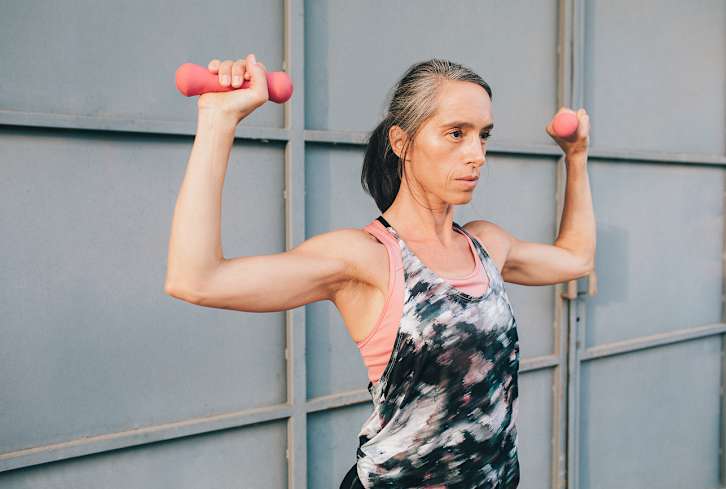 This 5-Minute, 4-Move Barre Workout Is A Fast Track To Ballerina Arms