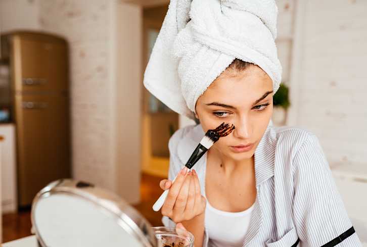 This Skin Care Hack Gives Skin An Instant, Even Glow — Here's How To Do It