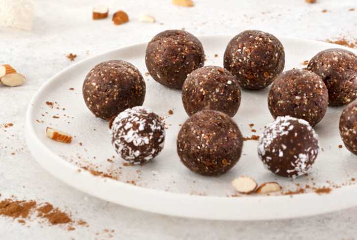 These Sugar-Free Protein Bites Keep Me Full (& Are Good For My Skin)