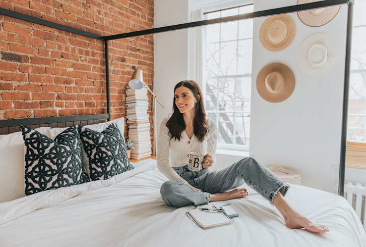 6 Grounding Ways To Start Your Day (From A Mindfulness Pro)