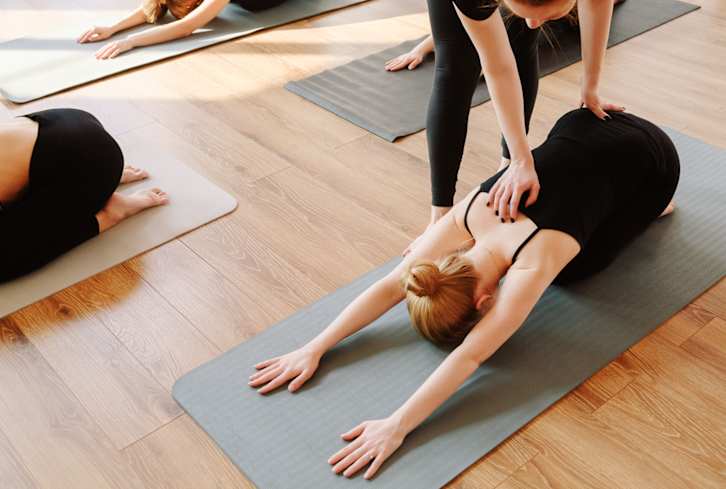 A 10-Minute Yoga Flow To Build Full-Body Strength & Flexibility