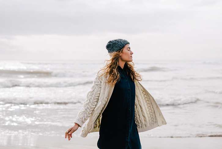 32 Ways To Enjoy Being Alone, From Psychology Experts