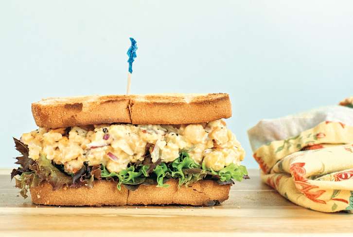 This 5-Ingredient Vegan "Tuna" Salad Is Full Of Gut-Healthy Ingredients