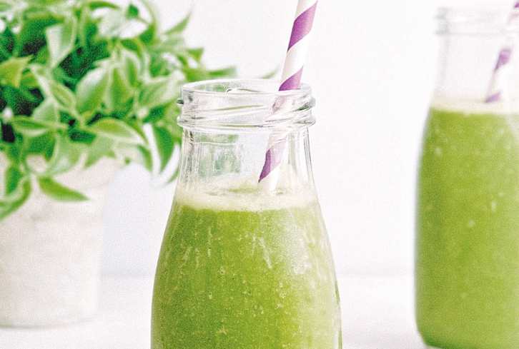 Taste The Tropics With This Mango Green Smoothie!