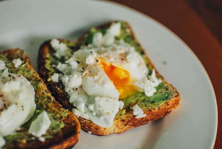 We Polled Sports Dietitians & This Is What You Should Eat Before Working Out