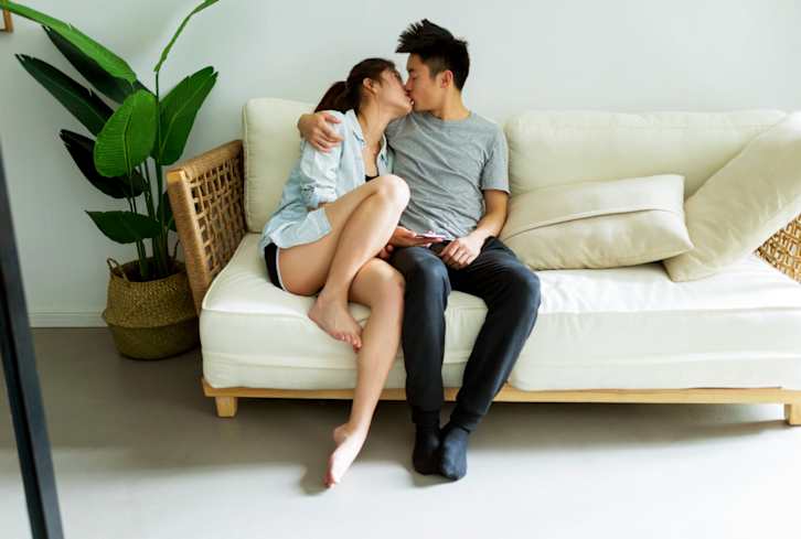 14 Scientific Benefits Of Kissing & Why It's Good For You