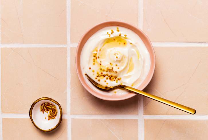 This RD-Approved Yogurt Bowl Recipe Packs 26 Grams Of Protein (& 13 Grams Fiber)