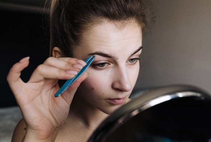 Yes, You Can Pluck Your Own Brows Like A Pro: This 7-Step Guide Is Proof
