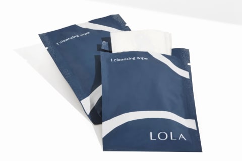 LOLA cleansing wipes dark blue packets