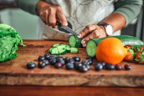 These 4 Diets Cut Dementia Risk By Up To 28% (Especially For Women)