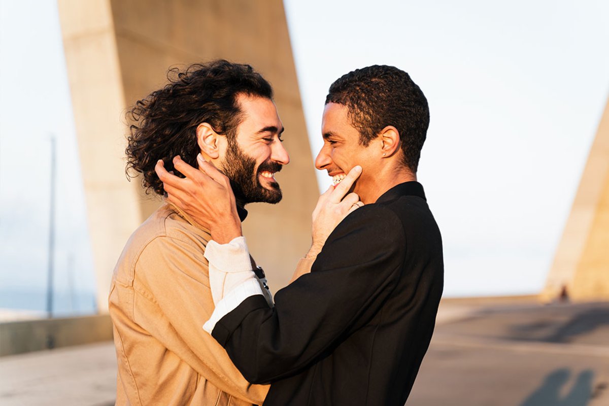 8 Ideas For A Truly Connective Date Night, From A Couples' Therapist