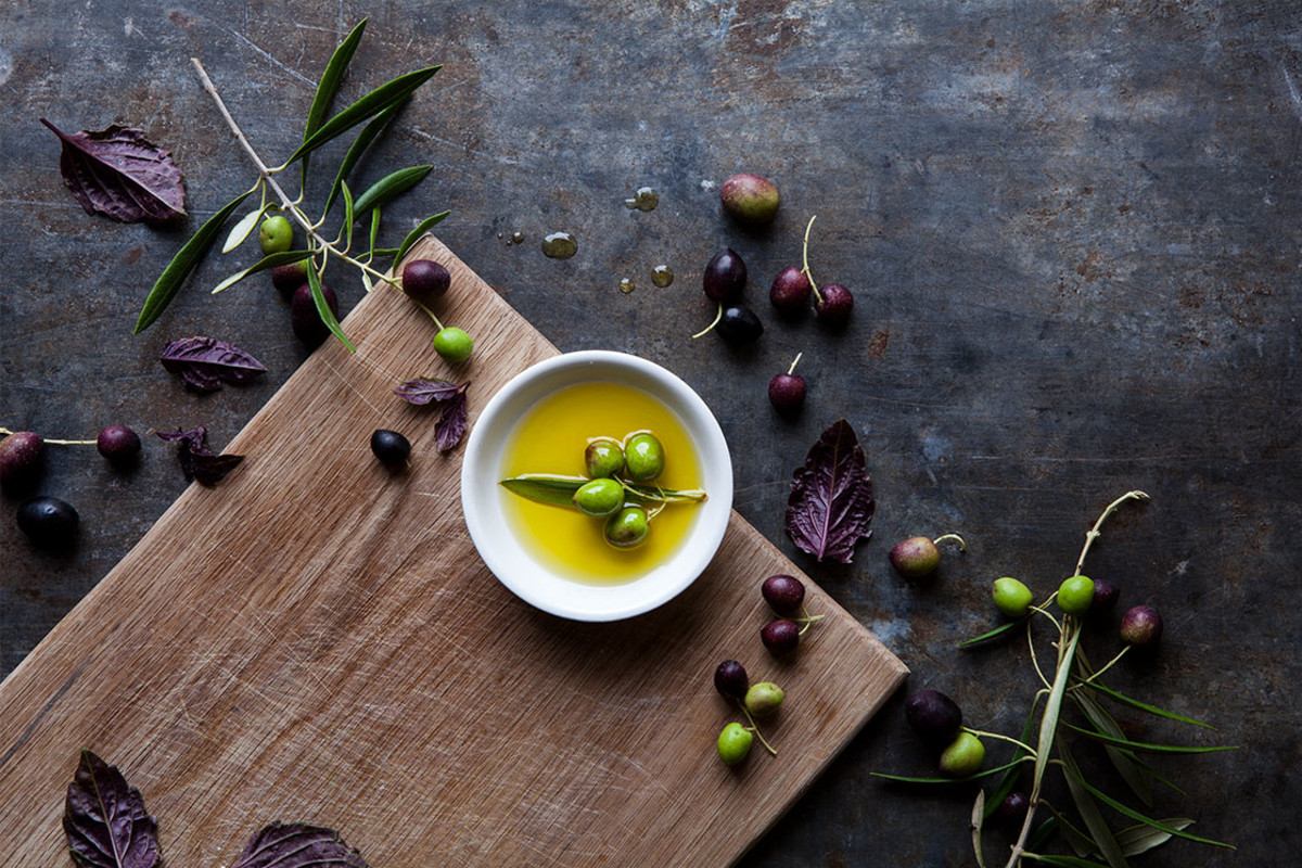8 Science-Backed Benefits of Olive Oil