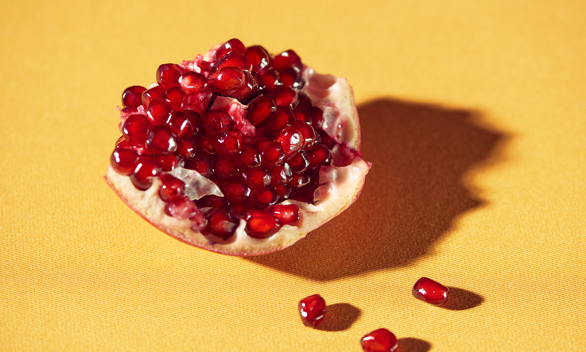 Pomegranate Extract For Skin: 3 Benefits + What To Look For ...