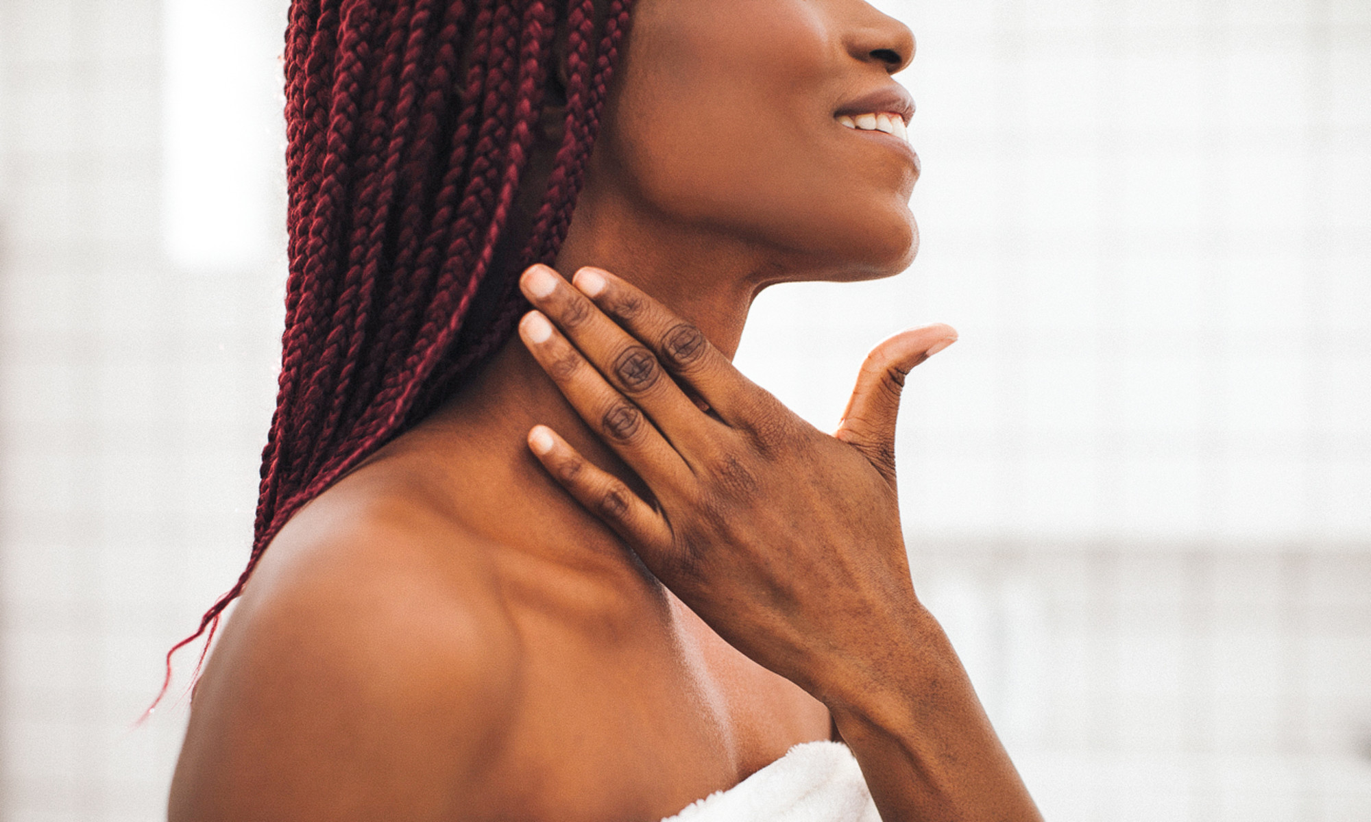 A Complete Guide To Neck Acne: Causes & Remedies