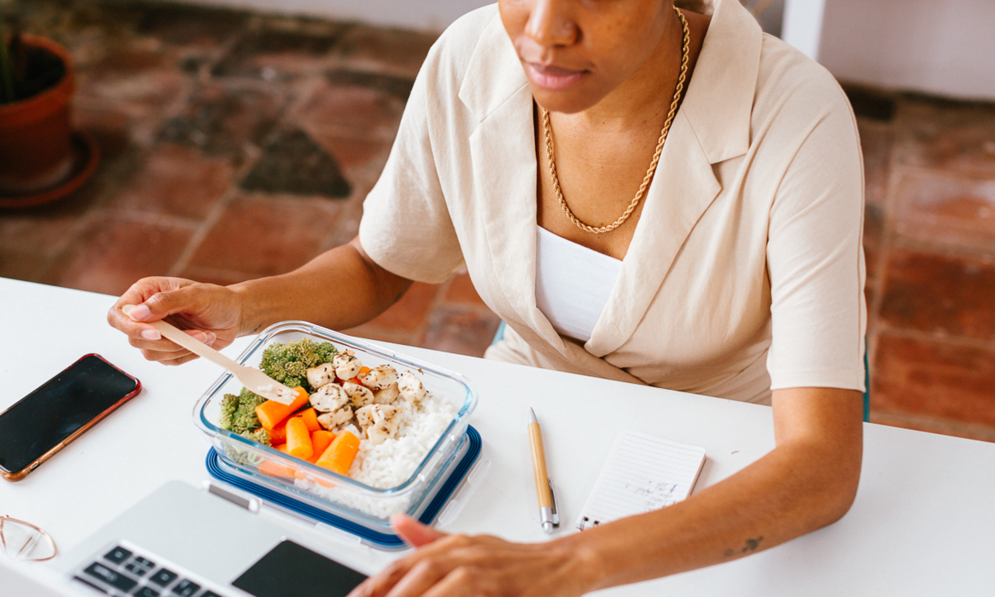 Time-Restricted Eating, Demystified: Benefits, Risks, & Finding Your Schedule