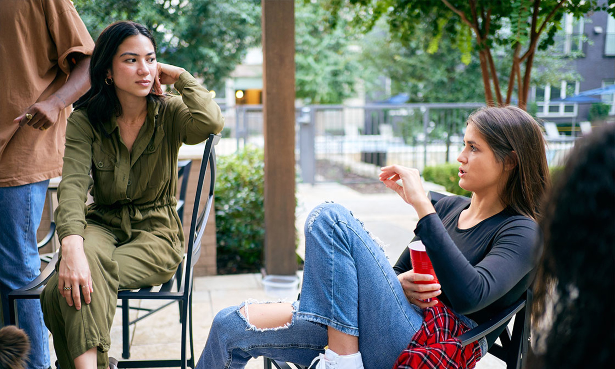 How To Handle Friendship Bombing, According To Therapists