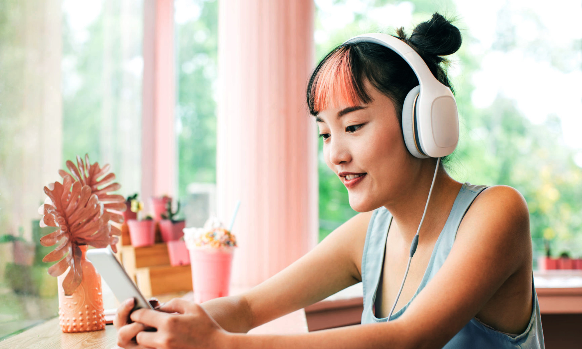 10 Best Beauty Podcasts You Must Follow in 2024