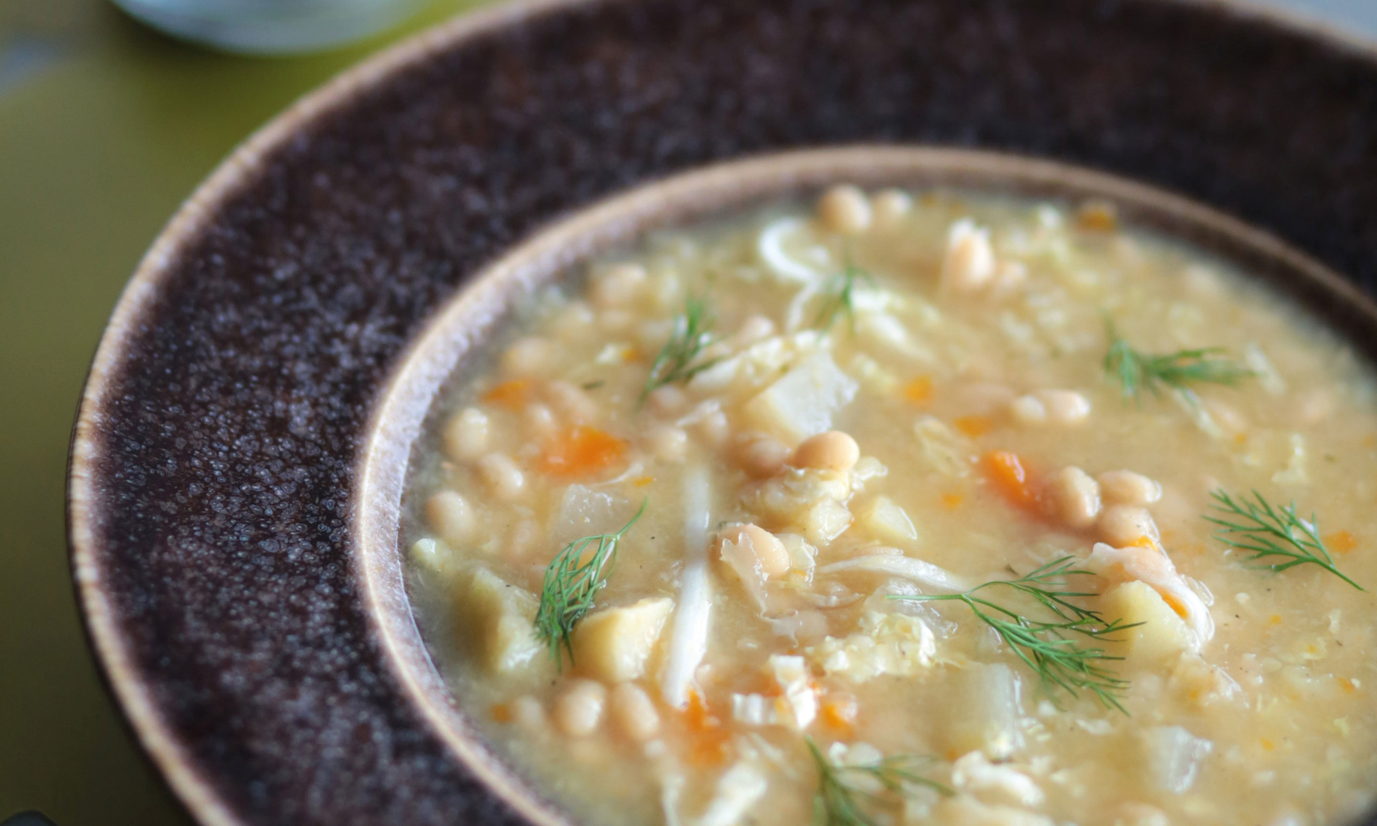 This Lemony Leek Soup Is Packed With Gut-Friendly Veggies & Plant Protein