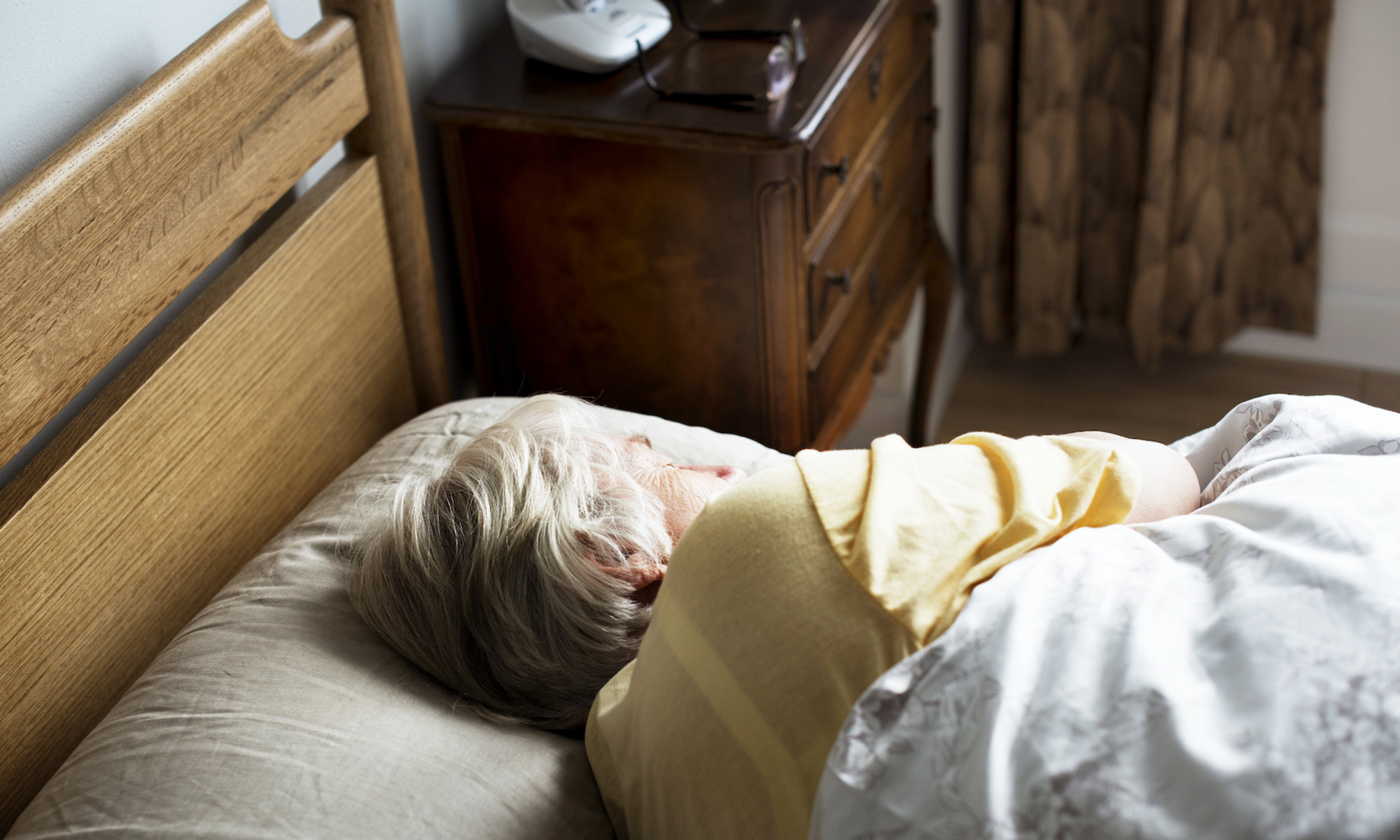 6 Subtle Signs You Could Use More Sleep (It's Not Just Fatigue)