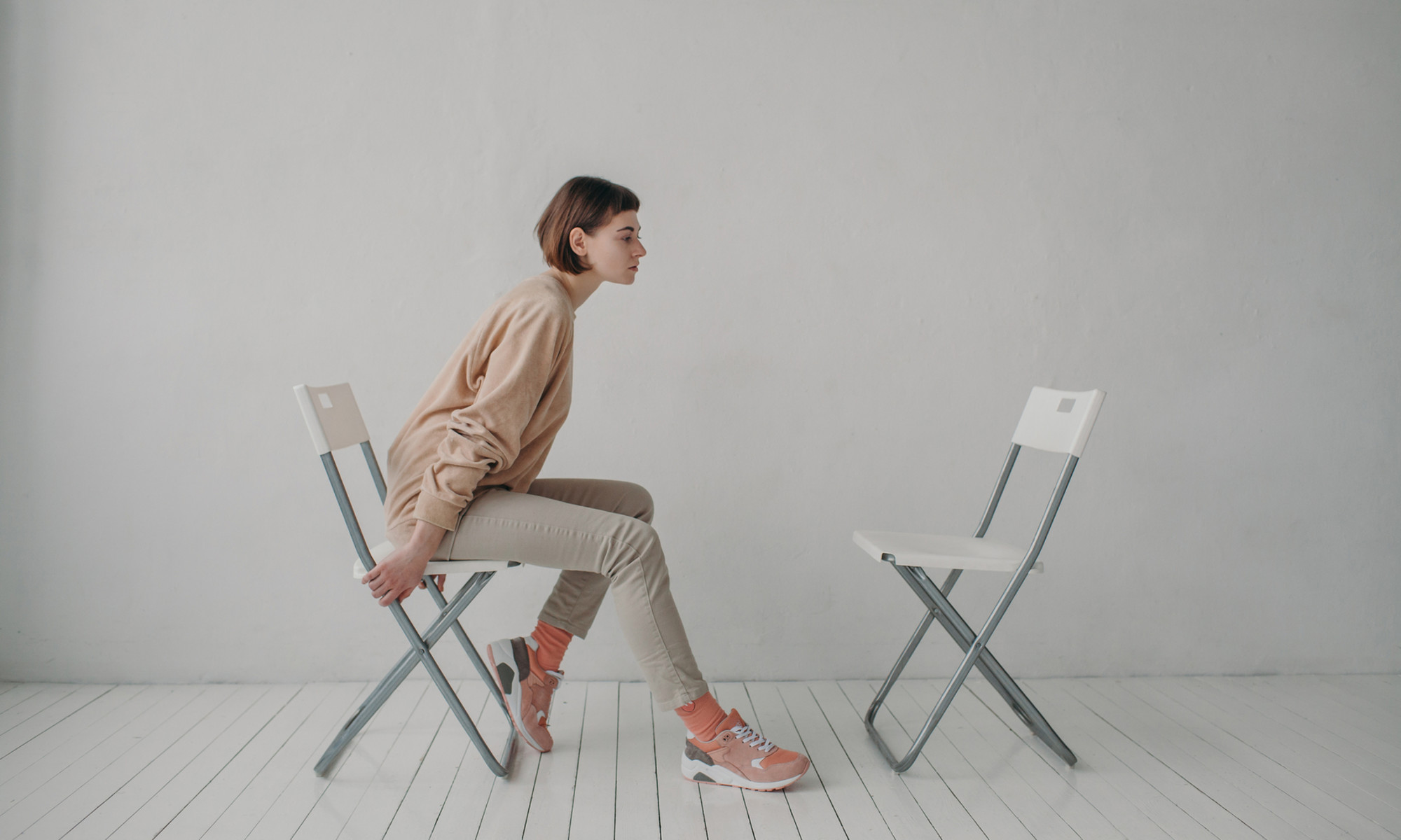 Human chair. Лицо стул. Позы на стуле. Поза стульчик. Поза табуретка.