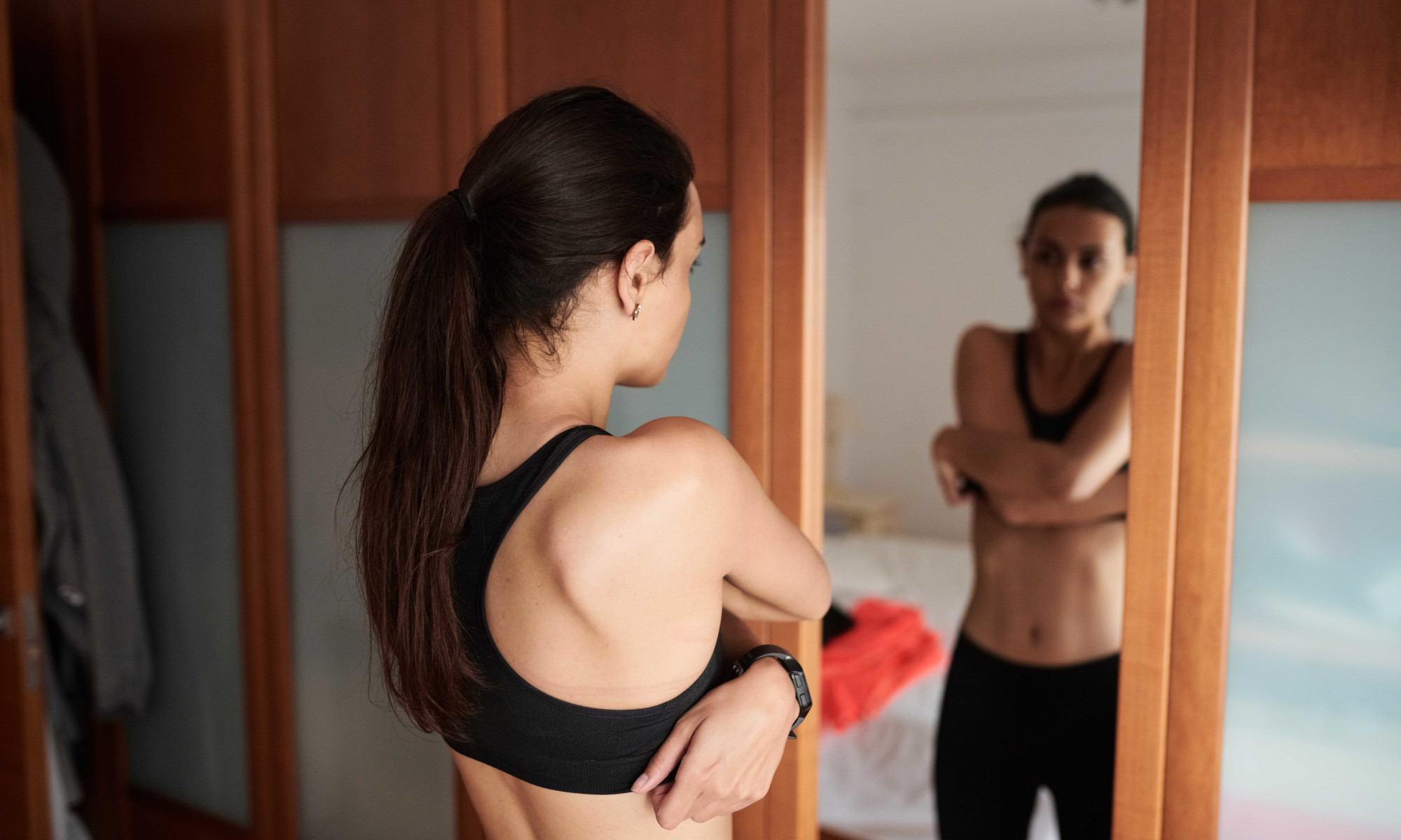 Hypochlorous Acid Spray Is A Great Post-Workout Hack, A Derm Says Hypochlorous Acid Spray Is A Great Post-Workout Hack, A Derm Says