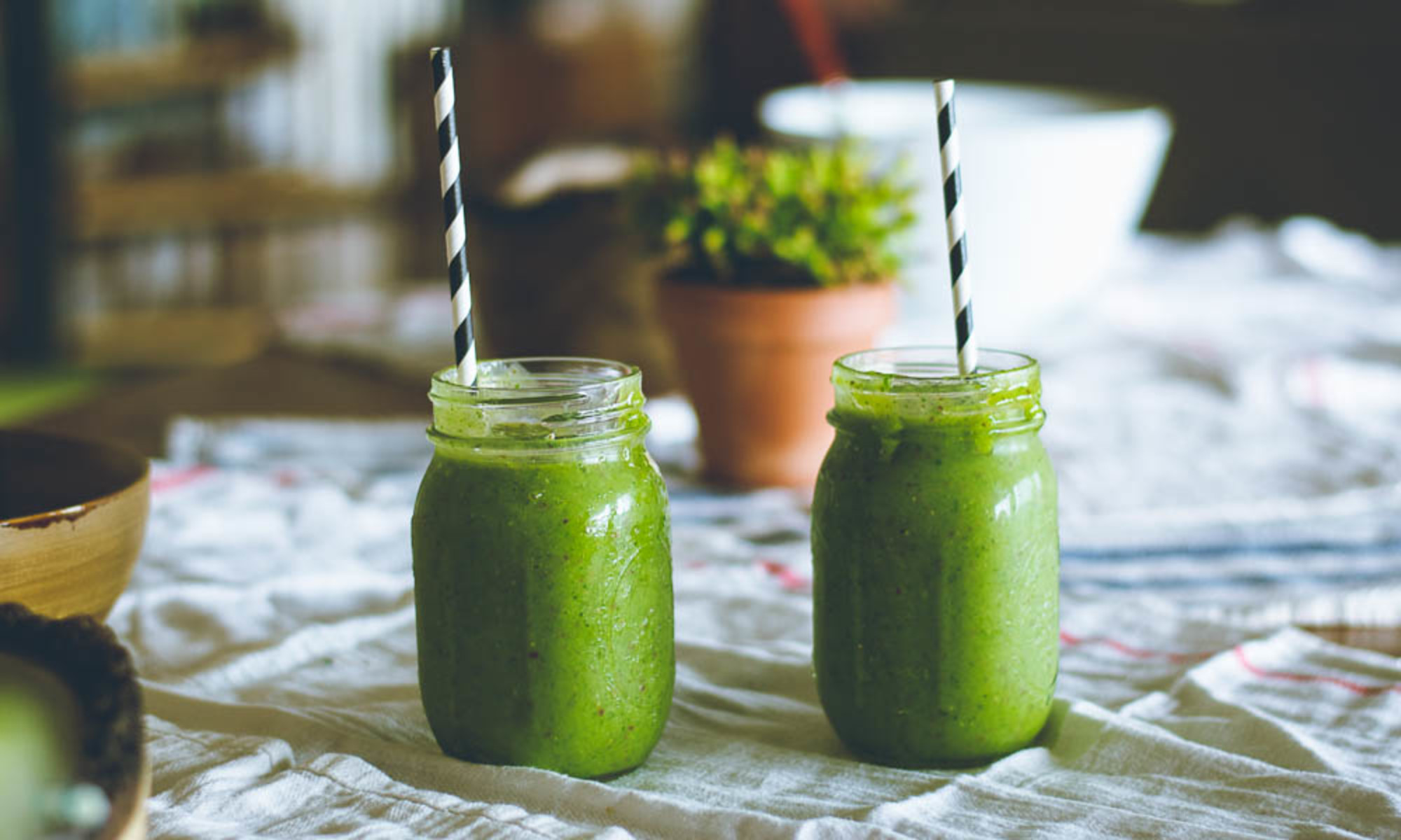 Bookmark This: The Only Formula You Need For A Perfect Green Smoothie, Every Time
