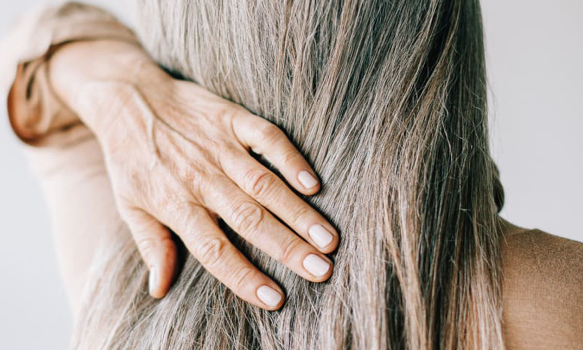 Study Shows That You May Be Able To Reverse Gray Hair Temporarily |  mindbodygreen