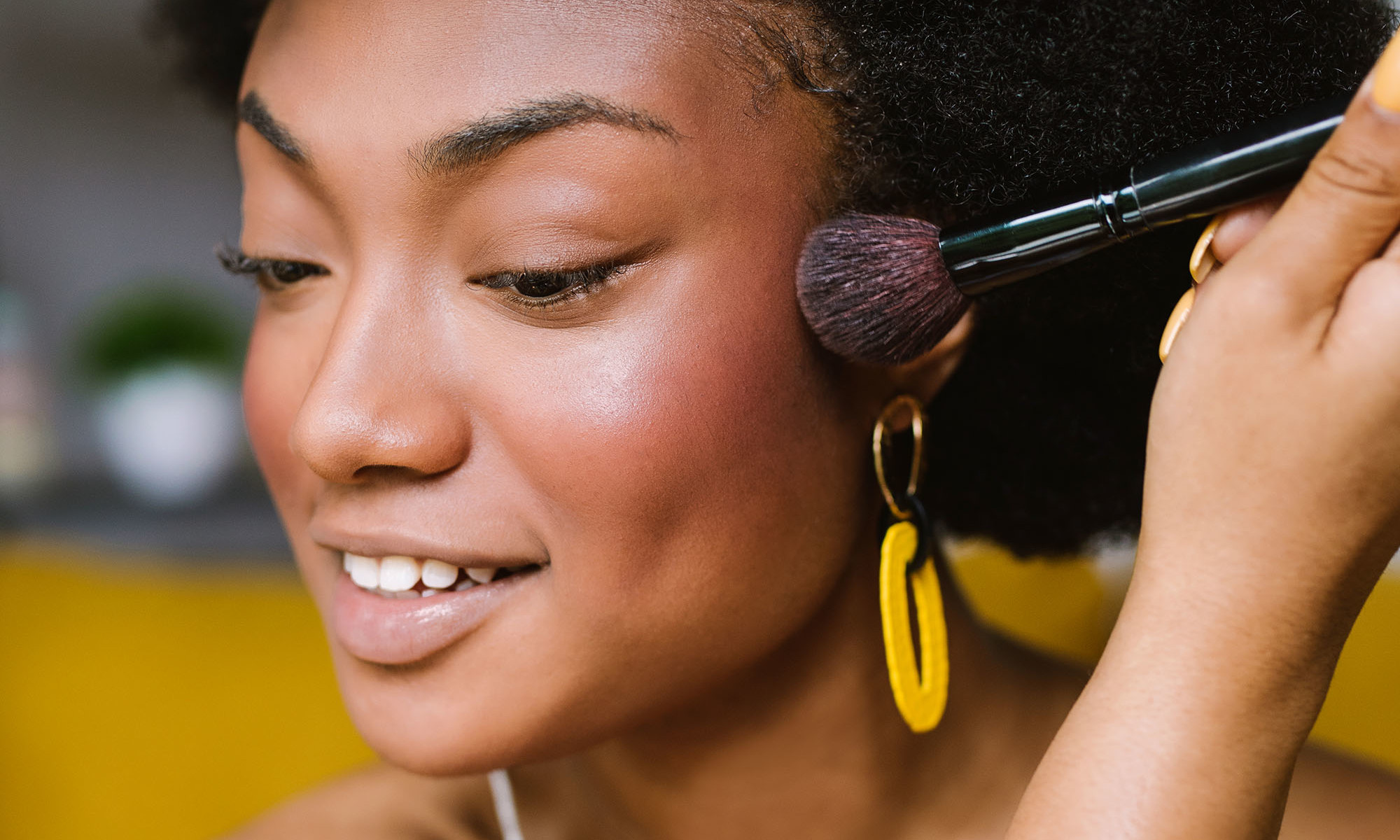 This Stunning Holiday Makeup Trend Is Surprisingly Effortless
