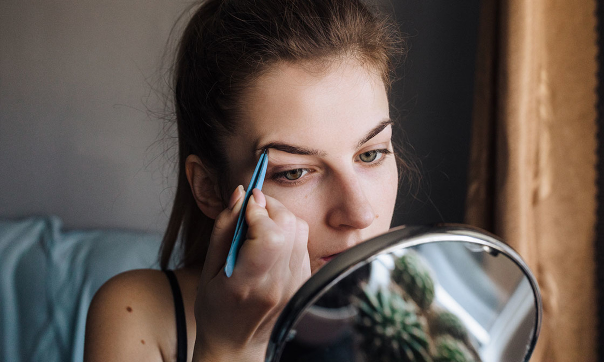 How Waxing Your Brows Can Lead To Getting old Pores and skin, From An Skilled