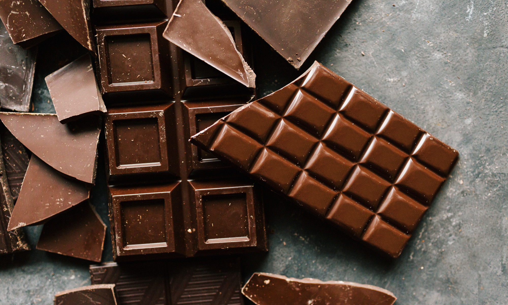 Шоколад белый против чёрного. Chocolate pattern. შოკოლადი photo.