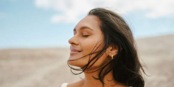 Image of How To Avoid Wrinkles, Dark Spots & Sun Damage According To Pros