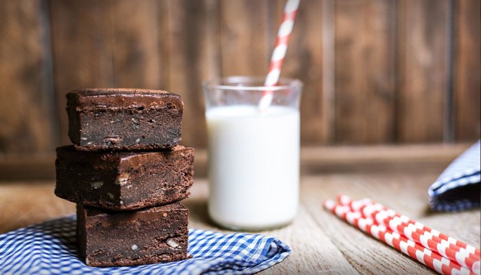 This No-Bake Chocolate Fudge Is Hiding A Secret Healthy Ingredient