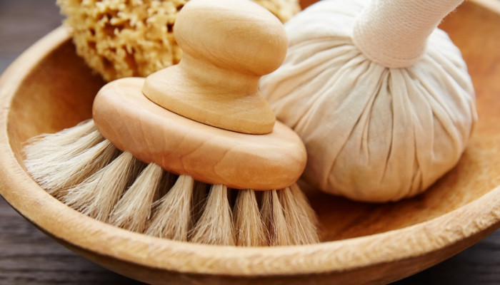 Dry Brushing: A Step-By-Step Guide + The 3 Best Skin Benefits