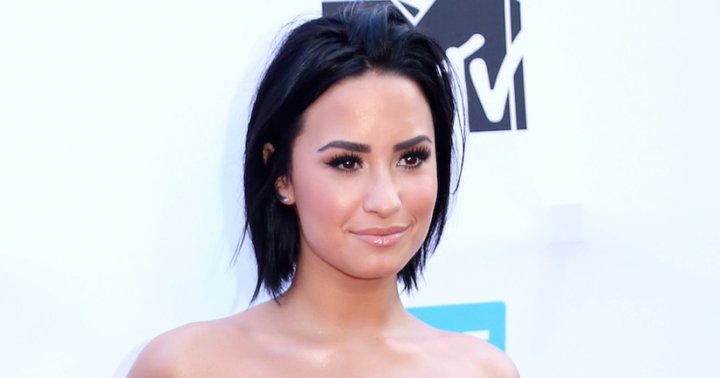 Demi Lovato Goes Nude And Makeup Free For Vanity Fair To