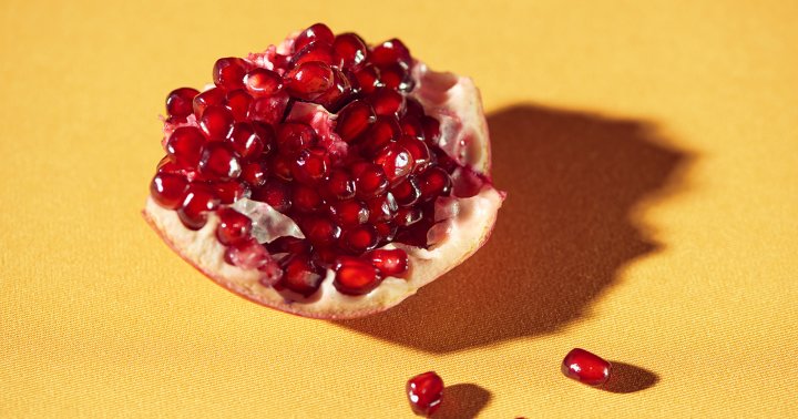3 Skin Care Benefits Of Pomegranate Extract Supplements*