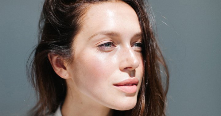 A Celebrity Esthetician Shares How To Fix “Oily Dehydrated” Skin